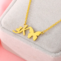 Pendentif à breloques avec nom personnalisé, pendentif en forme de cœur, en acier inoxydable plaqué or 18 carats, collier avec initiales papillon pour femmes, cadeau