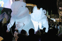 Énorme chèvre de marche gonflable, marionnette géante blanche gonflable avec lumières internes, marionnette gonflable pour festival de théâtre de rue