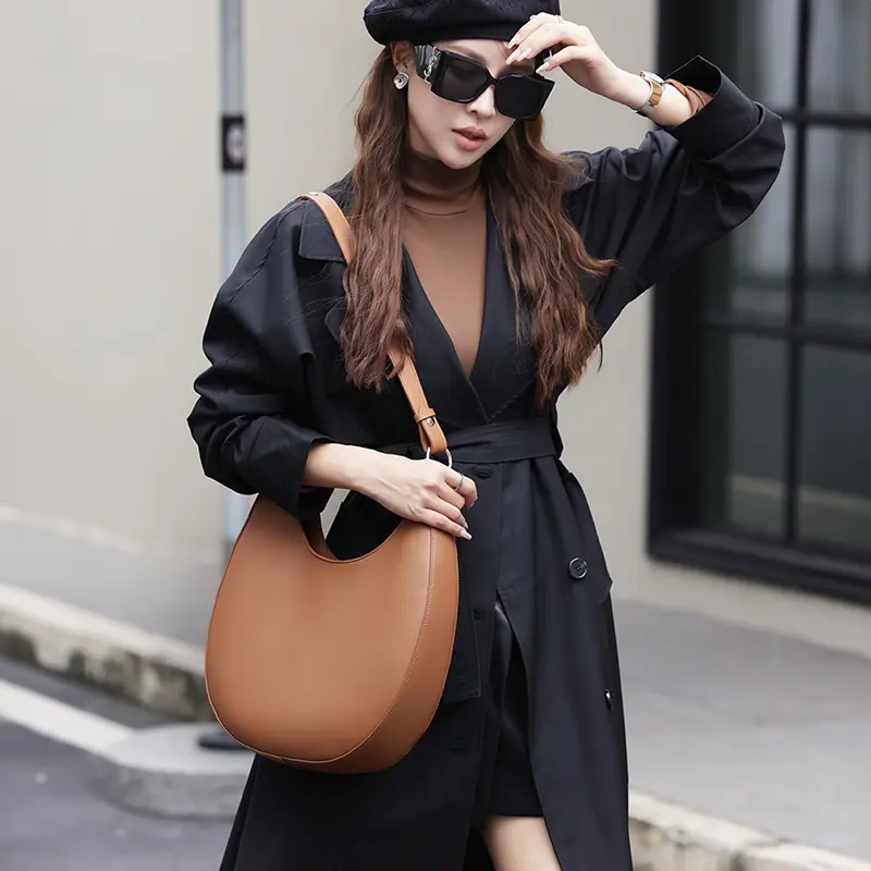 Guangzhou Fac Custom-Made Women's Leather Messenger Moon Bag Fashionable Shoulder Handbag with Wristlet Closure Hobo Bag