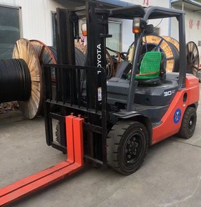 Chariot élévateur Toyota d'origine japonaise 8FD30 3 tonnes d'occasion 4300 kg 0-2000 heures Matériel de construction et de bâtiment avec boîte de vitesses et moteur - Product Image 2