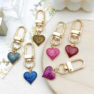 Lote de 6 Llaveros Metálicos en Forma de Corazón, Colgante Exquisito para Bolsos, Ideal para Mujeres y Niñas, Regalos para el Día de San Valentín - Product Image 2