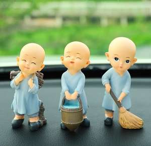 Креативная полимерная скульптура маленького монаха, ручная роспись, художественная модель орнамента автомобиля, Bi230220-3 для внутренней отделки автомобиля - Product Image 2