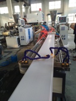 Machine à faire soi-même de panneaux de plafond en PVC, Extrusion de profil upc WPC