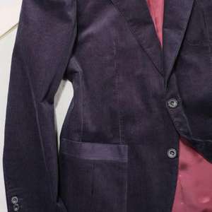 <span class=keywords><strong>Blazer</strong></span> en <span class=keywords><strong>velours</strong></span> côtelé violet pour <span class=keywords><strong>homme</strong></span>, coupe ajustée, style décontracté chic, avec doublure rose, pour le quotidien professionnel. - Product Image 4