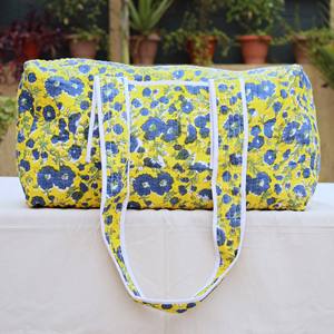 Bolsa de lona acolchada de algodón hecha a mano, elegante estampado en bloques, construcción ligera y duradera, interior espacioso, perfecta para viajar - Product Image 3
