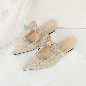 Zapatos de tacón de cuña con punta y perlas de imitación para mujer, sandalias elegantes para exteriores - Product Image 1