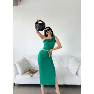 Ensemble élégant haut asymétrique à volants et jupe midi côtelée assortie pour femme, vert, style moulant sans manches - Product Image 1