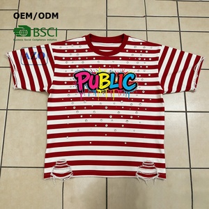 เสื้อยืดผู้ชายลายกราฟฟิตีสตรีทแวร์คุณภาพสูงจากโรงงานผู้ผลิต (OEM) ตกแต่งด้วยคริสตัลและดีไซน์ขาดๆ แบบสั่งทำพิเศษ แขนสั้น - Product Image 1