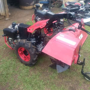 Tractor de Dos Ruedas BCS 740 con Motor de 13 HP, Embrague Hidráulico Powersafe, Caja de Cambios y Motor Equipado con Accesorio de Cultivador de Jardín - Product Image 3