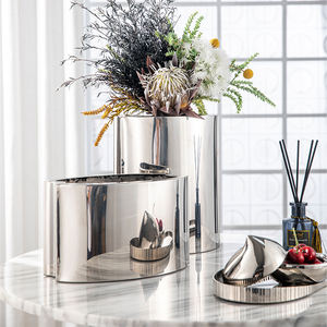 مزهرية زهور فاخرة بتصميم خفيف مخصص بمرآة فضية، مزهرية راقية من الفولاذ المقاوم للصدأ 304، قطعة زينة للديكور الفندقي وهدايا الزفاف - Product Image 3