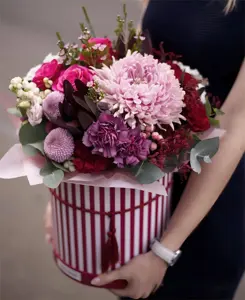 Caja de regalo de venta directa de fábrica, Cubo de abrazo con borla grande, caja de flores, cilindro de tres piezas, Cubo de flores portátil