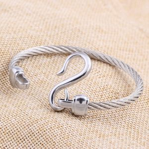 Bracelet minimaliste en câble de 10 mm en forme d'hameçon, en acier inoxydable et titane, trois couleurs, bijoux pour femmes, cadeau - Product Image 4