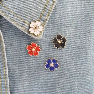 En gros Broche en métal émaillée style japonais à thème animal, accessoire de vêtement et bijou - Product Image 4
