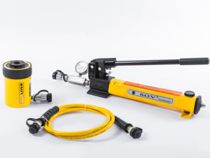 Cylindre hydraulique à piston creux simple action ENERPAC RCH-120 en acier réglable 13T 700 bars pour pousser et soulever - Product Image 1