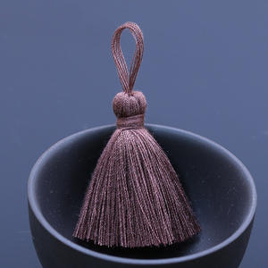 Vente en gros de pompon en corde de coton polyester <span class=keywords><strong>frange</strong></span> de pompon de <span class=keywords><strong>rideau</strong></span> de graisse <span class=keywords><strong>courte</strong></span> pour une utilisation décorative dans les vêtements textiles de maison téléphones portables - Product Image 6