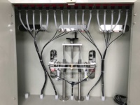 Machine de remplissage automatique d'acide de blanchiment liquide corrosif de pesticide chimique de bouteille d'engrais de batterie