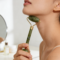 Outil de Gua Sha en jade naturel 2 en 1, rouleau de jade vert, masseur facial avec cadre en alliage inoxydable, boîte cadeau pour le visage et le corps