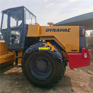 Rouleau vibratoire à double tambour Dynapac CA301D d'occasion avec moteur DEUTZ de 44,7 KW, pompe incluse, modèle 2018, bon état, en stock - Product Image 1