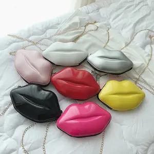 Yeni tasarım dudak şekli kozmetik çantası sevimli crossbody seksi el çantaları kızlar için moda zincir omuz dudak çanta toptan dudak çanta 5