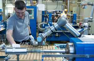 Robot collaboratif haute vitesse UR18, moteur principal, charge utile de 18 kg, portée de 950 mm, entraînement servo-électrique 6 axes, IP65, garantie 1 an - Product Image 4