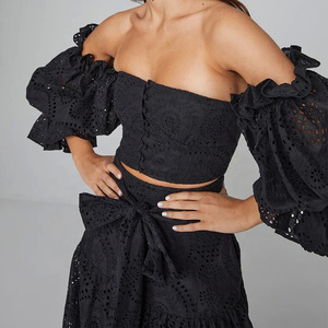 Completo due pezzi da donna con top corto a balze <span class=keywords><strong>e</strong></span> gonna lunga a strati, top a fascia in pizzo con spalle scoperte <span class=keywords><strong>e</strong></span> gonna con cintura, set da resort - Product Image 1
