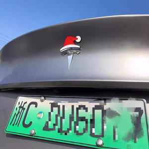 Pegatina Creativa Personalizada para Carrocería de Coche Tesla con Diseño <span class=keywords><strong>3D</strong></span> de <span class=keywords><strong>Caperucita</strong></span> <span class=keywords><strong>Roja</strong></span> con Gorro de Papá Noel y Estilo Geométrico - Product Image 2