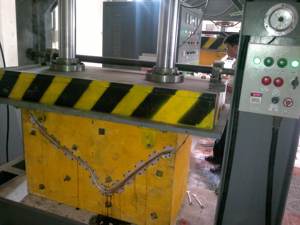 Molduradora de Madera Curvada Saga para Prensa de Madera Contrachapada Curvada HF de Máquina de Carpintería para Sillas, Tableros de Madera, Tableros de Nieve e Instrumentos Musicales - Product Image 2