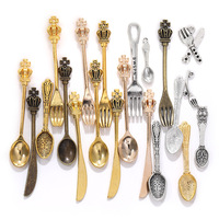 Charmes de couverts rétro miniatures en alliage, design personnalisé, cuillère, fourchette et couteau, pour la personnalisation de bijoux DIY, vente en gros, succès commercial