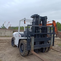 Montacargas Usado TCM FD100 de 10 Toneladas con Desplazador Lateral Hidráulico, Neumáticos Sólidos, Interfaz de Control Humanizada, Motor Diésel de Dos Etapas