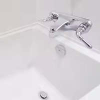 Robinet de baignoire mural en laiton chromé à triple bec, double fonction, mitigeur chaud/froid, jet de pulvérisation, design de luxe pour appartement