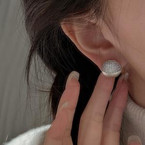 Boucles d'oreilles clous en argent pur S925 micro-incrusté brossé italien, style rétro européen et américain, accessoires d'oreille simples - Product Image 3