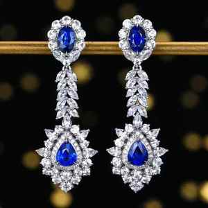 Boucles d'oreilles pendantes SGARIT Sri Lanka, saphir bleu naturel 2,16 ct, or massif 18 carats, 42 diamants 0,126 ct, 78 saphirs blancs. - Product Image 1