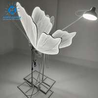 Lampes de sol motorisées Anpu à motif papillon lumineux pour allée de mariage et toile de fond