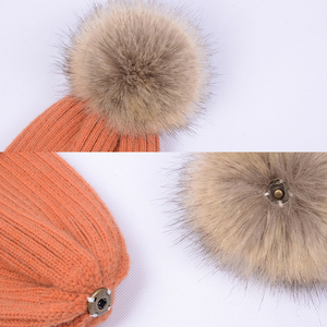 Bonnet en tricot jacquard côtelé d'hiver de haute qualité en gros avec pompon en acrylique et logo brodé 3D - Product Image 5