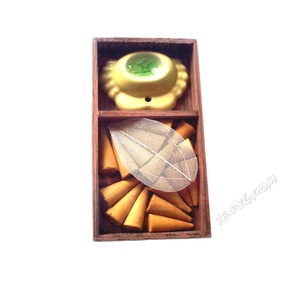 Mini candele profumate e bastoncini di incenso in fiore supporto di legno - Product Image 5