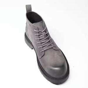 รองเท้าบูทหุ้มข้อผู้ชายสีเทาคุณภาพสูง ดีไซน์วินเทจ ทำจากหนังแท้ ล้างทำความสะอาดได้ ตกแต่งแบบเรโทร ตัดเย็บอย่างดี พร้อมเชือกผูก - Product Image 5