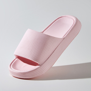 Claquettes compensées pour femmes en EVA ultra-douces avec texture diamantée, semelle épaisse absorbant les chocs et imperméables - Product Image 3