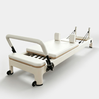 Reformer Pilates en aluminium blanc, série Queen Studio 2.0 A2 Collab, avec cadre de couleur personnalisable, compact et facilement déplaçable