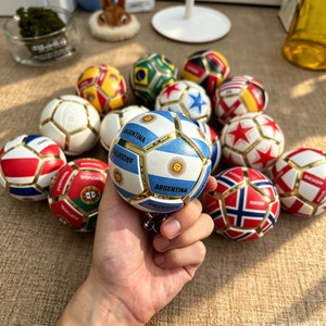 Jouets sensoriels personnalisés Squishy World C cup Football Squeeze Keychain Jouet anti-stress pour adultes Jouer et se détendre - Product Image 5