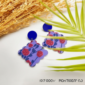 Orecchini pendenti alla moda con design floreale viola e borchie blu, set da 12 pezzi - Product Image 3