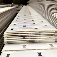 Panneaux de plafond en PVC de haute qualité, panneaux muraux en PVC décoratifs pour la décoration intérieure moderne des maisons