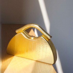 Sacs <span class=keywords><strong>de</strong></span> soirée <span class=keywords><strong>Euro</strong></span> Half Moon Box pour femmes, sacs à main <span class=keywords><strong>de</strong></span> luxe <span class=keywords><strong>de</strong></span> créateur, pochettes 2026, nouveauté <span class=keywords><strong>en</strong></span> PU avec poignée <span class=keywords><strong>en</strong></span> arc texturée - Product Image 1