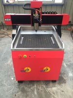 Mini machine de découpe CNC 6090 pour le bois / Petite machine de découpe de modèles en pierre 6090 avec réservoir d'eau