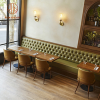 Ensemble de table et de chaises de style moderne en bois carré avec revêtement en cuir vert pour café, restaurant, salon de thé, meubles pour l'hôtellerie