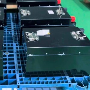 Batería de Litio Inteligente Integrada con BMS de 25.6V 100Ah para <span class=keywords><strong>Autocaravanas</strong></span> y Caravanas con Corriente de Descarga Continua de 200A - Product Image 3