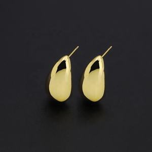 Pendientes Huggie Clásicos Populares Chapados en Oro de Latón con Forma de Lágrima Gruesa para Mujer - Product Image 2