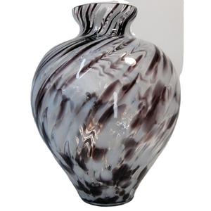 Florero de cristal hecho a mano italiano de diseño moderno único de Tammaro Home, decoración de suelo de excelente calidad para decoración de habitación - Product Image 1
