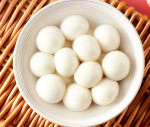 Tangyuan Boules de riz glutineux surgelées à la confiture de fraises sucrée et juteuse, dessert chinois authentique pour la famille - Product Image 4