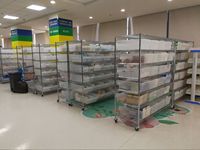 Bacs et boîtes de rangement en plastique industriels de haute qualité pour l'organisation des matériaux en entrepôt, bureau, atelier ou hôpital - Vente en gros