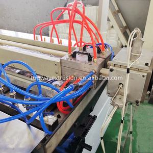 Couvre-câble électrique en <span class=keywords><strong>PVC</strong></span> Hider Chute Making Machine - Product Image 3